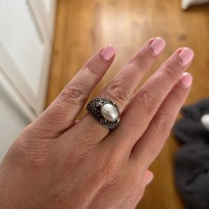 Pearl and black and silver ring